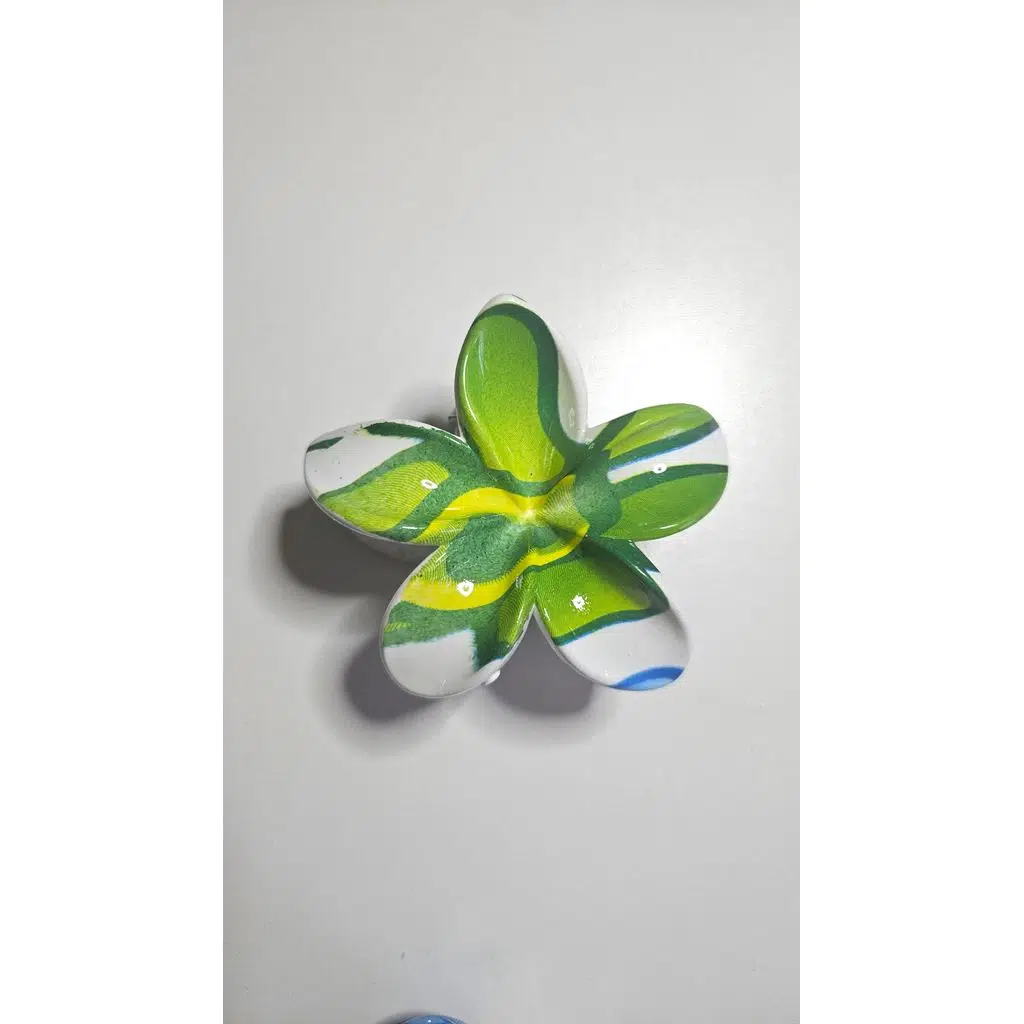 Karışık Desenli Lotus Saç Tokası – Seramik Görünümlü, Zarif ve Şık Tasarım