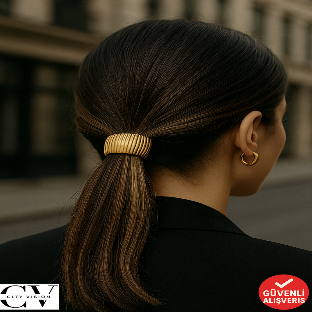 Parlak Altın Renk Metal Detaylı Modern Lastik Saç Tokası – Elastik ve Şık Toka Modeli