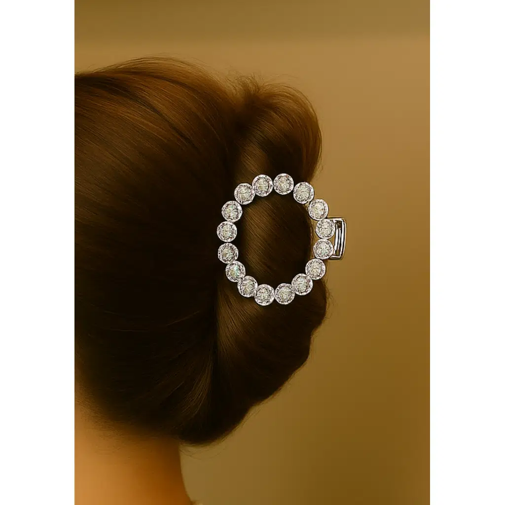 Taşlı Halka Formlu 6 cm Gümüş Saç Tokası – Zarif ve Işıltılı Saç Aksesuarı